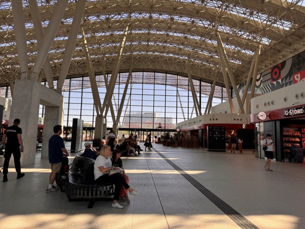 Belgrad Tren İstasyonu | Nerede? Nasıl Gidilir? Belgrad Tren İstasyonunun içi