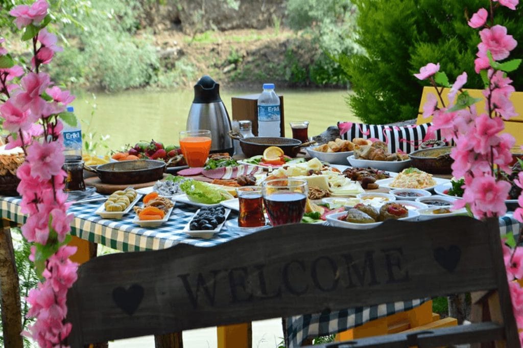 İstanbul Doğa ile İç İçe Kahvaltı Mekanları ve Fiyatları flamingokoy